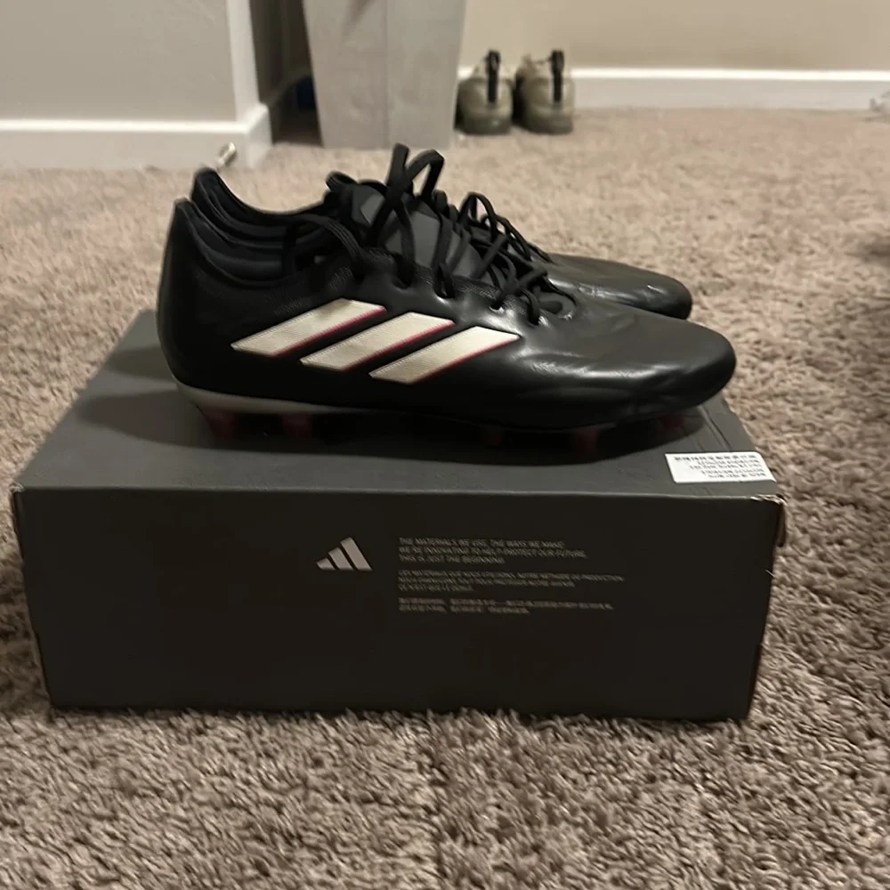 Size 10.5 - Picture 4 of 4